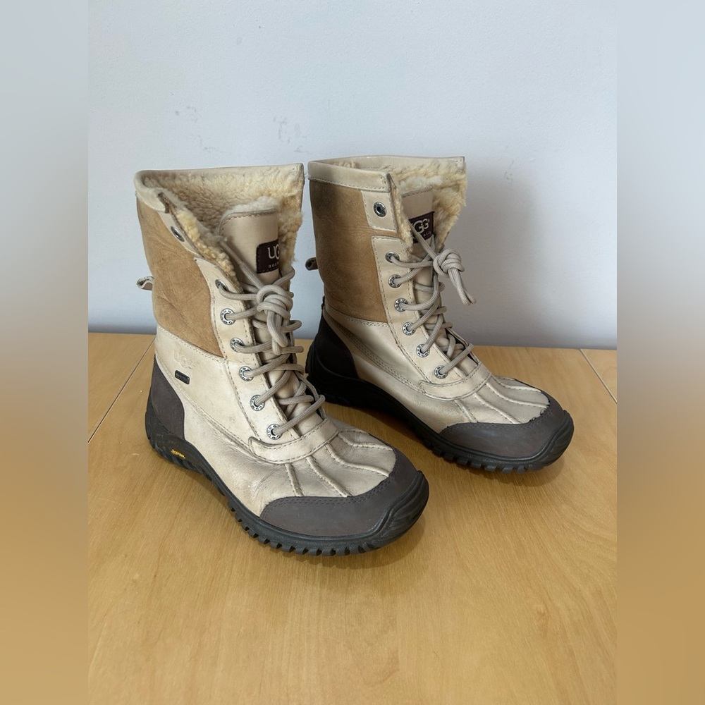 UGG Women's Adirondack II Winter Boots Sz 6.5